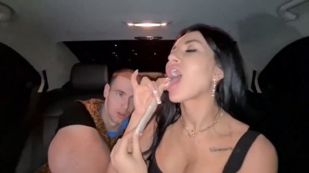 После секса с руки базуки красотка выпила сперму из презика